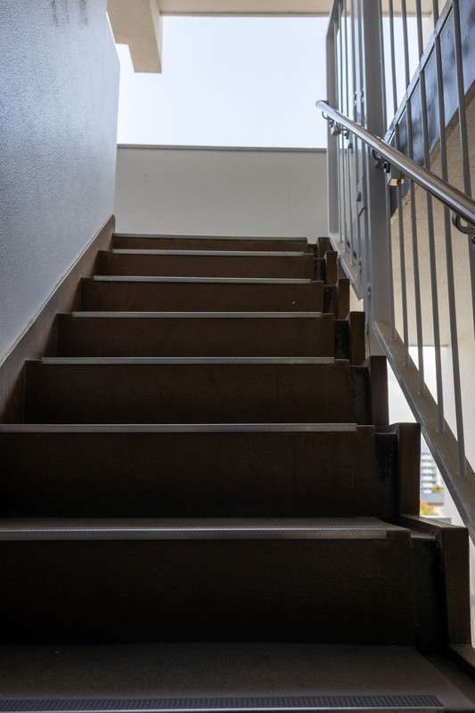マンションにある階段の掃除方法は？注意点とコツについて解説
